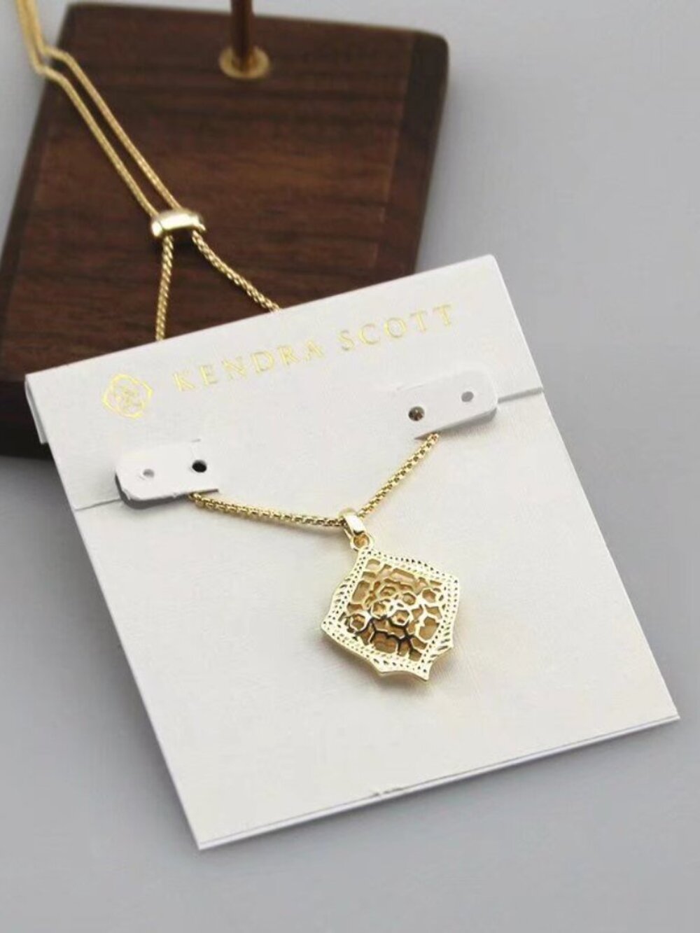 Kendra Scott necklace
